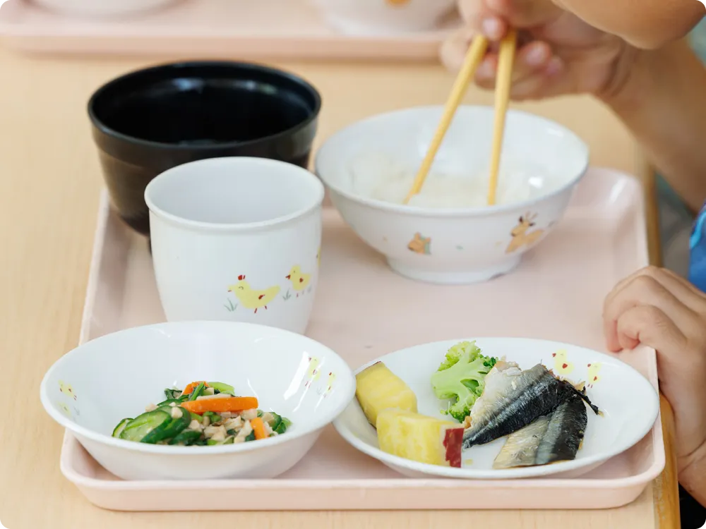 給食を作っている画像