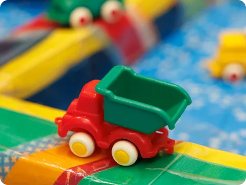 おもちゃの車の画像